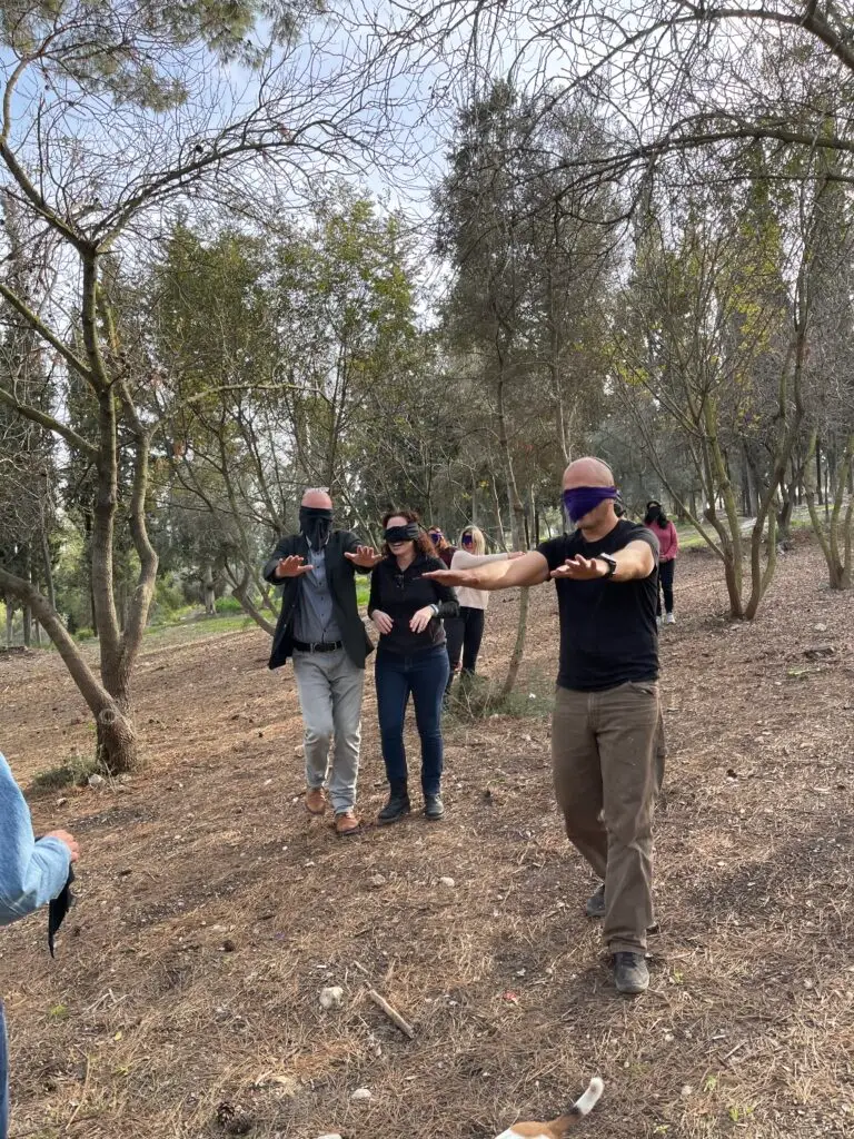 קבוצת משתתפים בפעילות שטח של מכללת תז״א